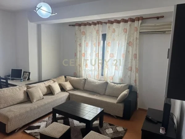 Tirane, jepet me qera apartament 1+1+Ballkon Kati 6, 76 m² 350 € (Yzberisht nela6)