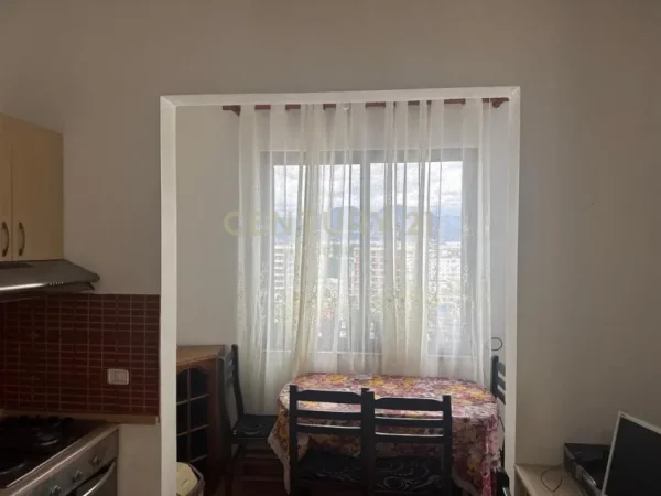 Tirane, jepet me qera apartament 1+1+Ballkon Kati 6, 76 m² 350 € (Yzberisht nela6)