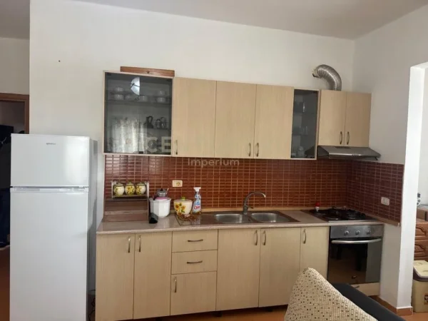 Tirane, jepet me qera apartament 1+1+Ballkon Kati 6, 76 m² 350 € (Yzberisht nela6)