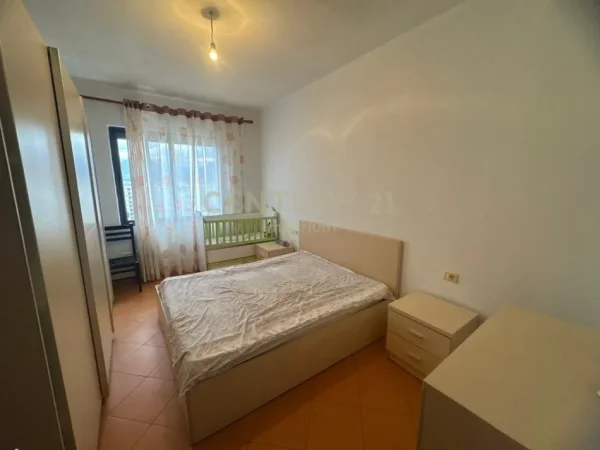 Tirane, jepet me qera apartament 1+1+Ballkon Kati 6, 76 m² 350 € (Yzberisht nela6)