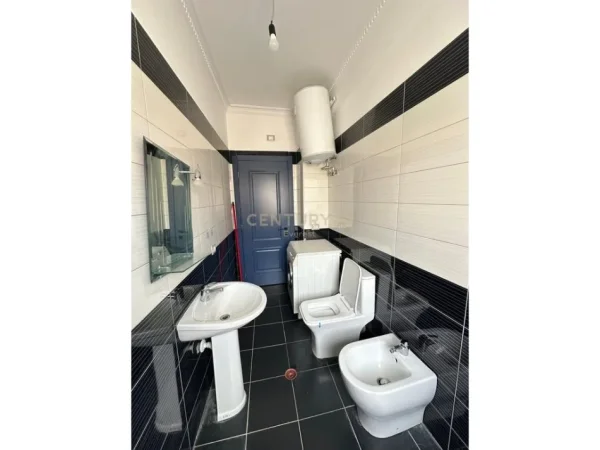 Tirane, shitet apartament 2+1 Kati 2, 89 m² 190.000 € (Brryli)