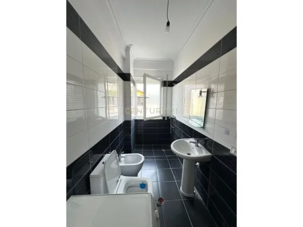 Tirane, shitet apartament 2+1 Kati 2, 89 m² 190.000 € (Brryli)