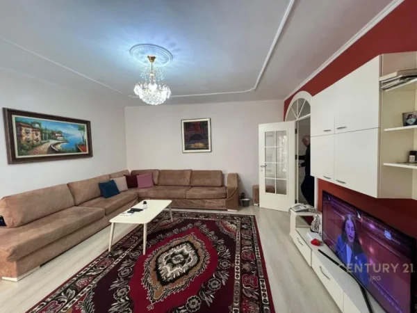 Tirane, jepet me qera apartament 2+1 Kati 2, 100 m² 850 € (rruga e Kavajes)