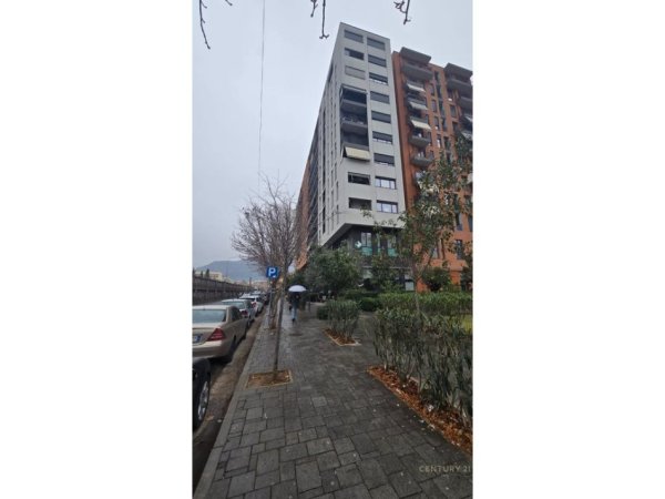 Tirane, jepet me qera zyre Kati 3, 93 m² 750 € (qsut)