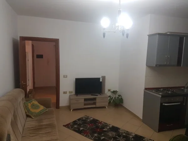 Tirane, jepet me qera apartament 1+1 Kati 6, 60 m² 360 € (Pallatet Cabej)