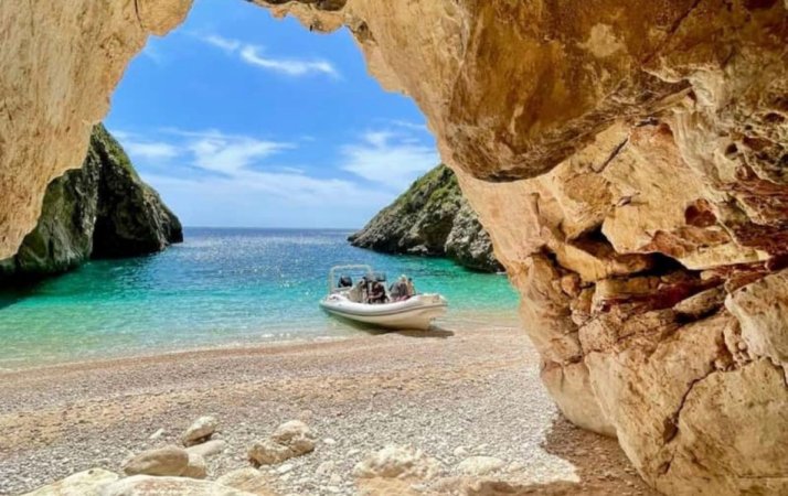 Tirane, shitet toke , 700.000 m² 18.025.000 € (Palase)