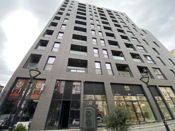 Tirane, jepet me qera ambjent biznesi Kati 0, 96 m² 1.800 € (Komuna e parisit)