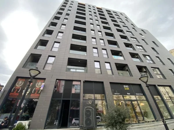 Tirane, jepet me qera ambjent biznesi Kati 0, 96 m² 1.800 € (Komuna e parisit)