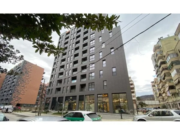 Tirane, jepet me qera ambjent biznesi Kati 0, 96 m² 1.800 € (Komuna e parisit)