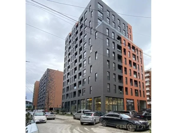 Tirane, jepet me qera ambjent biznesi Kati 0, 96 m² 1.800 € (Komuna e parisit)