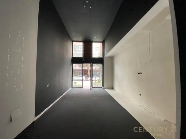 Tirane, jepet me qera ambjent biznesi Kati 0, 96 m² 1.800 € (Komuna e parisit)