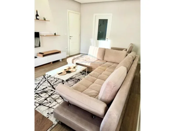 Tirane, shitet apartament 1+1+Ballkon Kati 4, 67m² 115.000 € (Vasil Shanto)