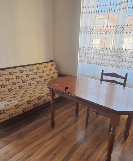 Tirane, jepet me qera apartament 1+1 Kati 2, 55 m² 320 € (BULEVARDI BAJRAM CURRI)