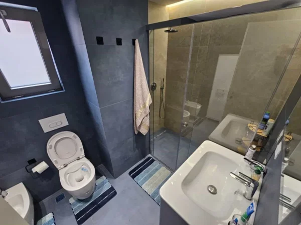 Tirane, jepet me qera apartament 2+1 Kati 2, 80 m² 900 € (Rruga Dervish Hekali)