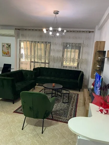 Tirane, jepet me qera apartament 2+1 , 102 m² 690 € 