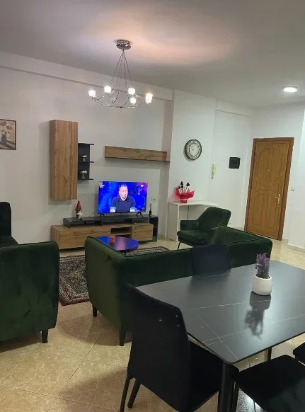 Tirane, jepet me qera apartament 2+1 , 102 m² 690 € 