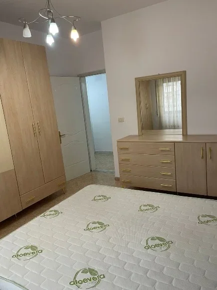 Tirane, jepet me qera apartament 2+1 , 102 m² 690 € 