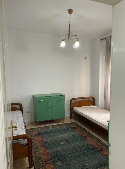 Tirane, jepet me qera apartament 2+1 , 102 m² 690 € 