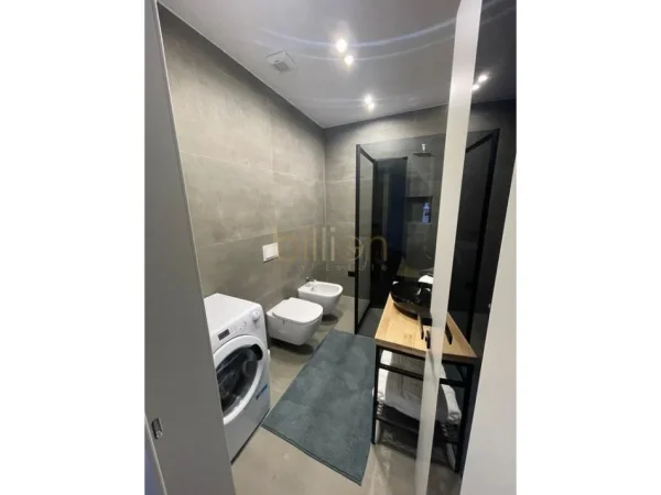 Tirane, jepet me qera 2+1 , 104 m² 1.300 € (Rruga e Kosovareve)