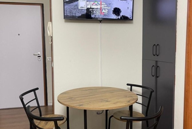 Tirane, jepet me qera apartament 1+1 Kati 5, 63 m² 625 € (Rruga Medar Shtylla)