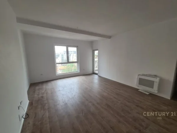 Tirane, jepet me qera apartament 1+1 Kati 4, 72 m² 500 € (21 Dhjetori IRG132852)