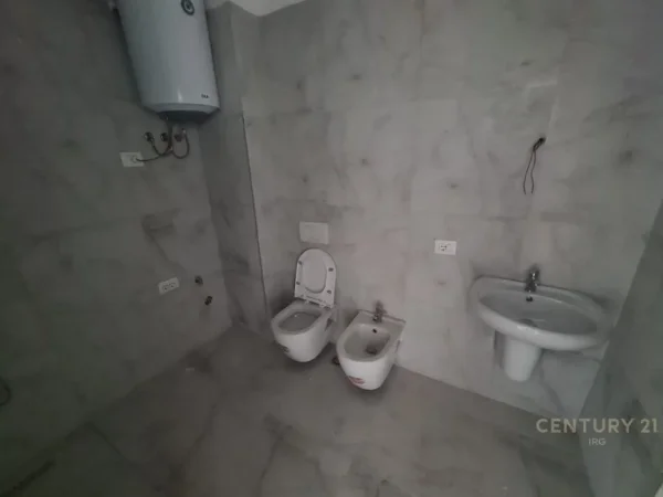 Tirane, jepet me qera apartament 1+1 Kati 4, 72 m² 500 € (21 Dhjetori IRG132852)