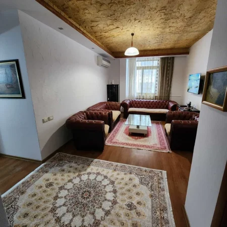 Tirane, jepet me qera apartament 2+1 Kati 2, 95 m² 570 € (Rruga Bill Klinton)