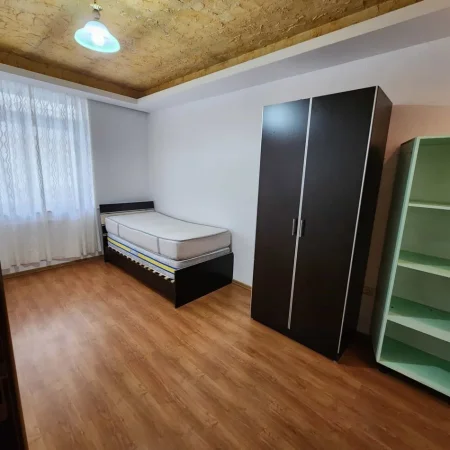 Tirane, jepet me qera apartament 2+1 Kati 2, 95 m² 570 € (Rruga Bill Klinton)
