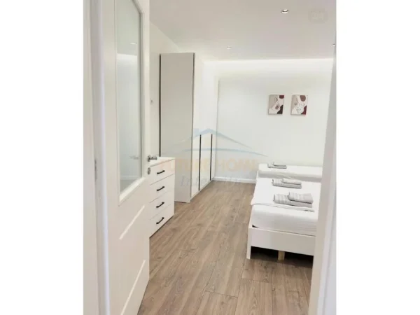 Tirane, shitet apartament 1+1 Kati 4, 67 m² 115.000 € (Vasil Shanto)