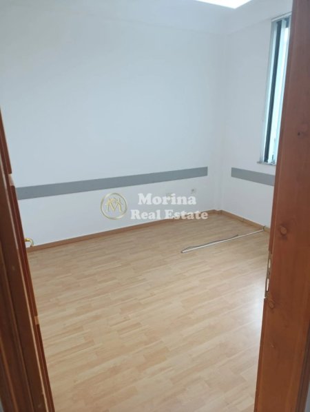 Tirane, jepet me qera ambjent biznesi Kati 1, 375 m² 2.700 € (Xhamlliku)