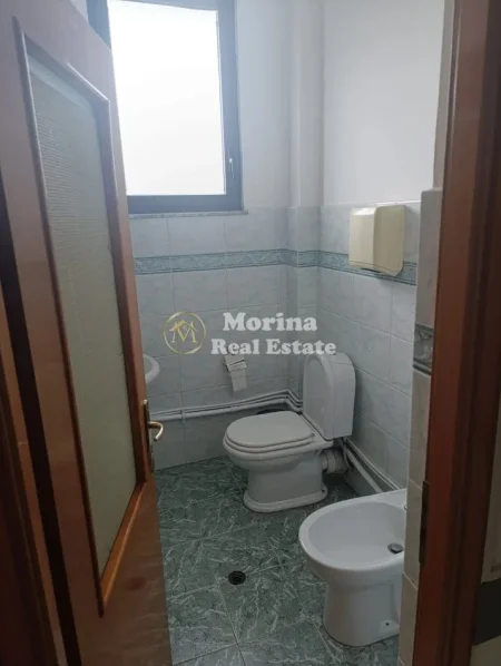 Tirane, jepet me qera ambjent biznesi Kati 1, 375 m² 2.700 € (Xhamlliku)