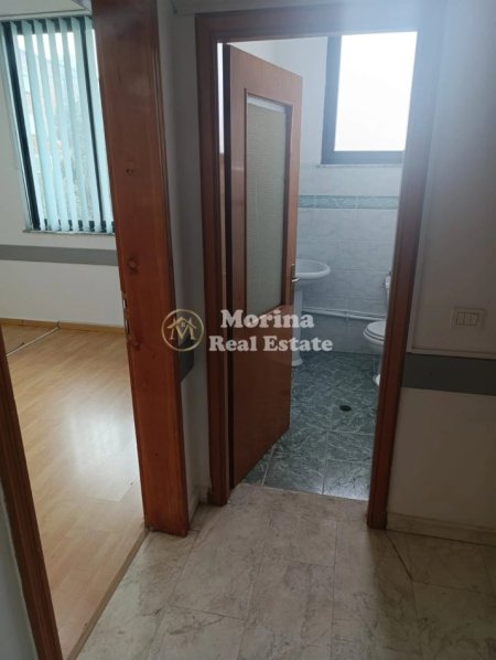 Tirane, jepet me qera ambjent biznesi Kati 1, 375 m² 2.700 € (Xhamlliku)