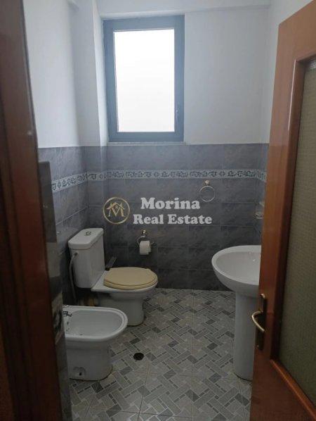 Tirane, jepet me qera ambjent biznesi Kati 1, 375 m² 2.700 € (Xhamlliku)