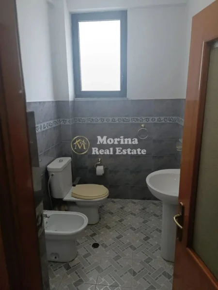 Tirane, jepet me qera ambjent biznesi Kati 1, 375 m² 2.700 € (Xhamlliku)