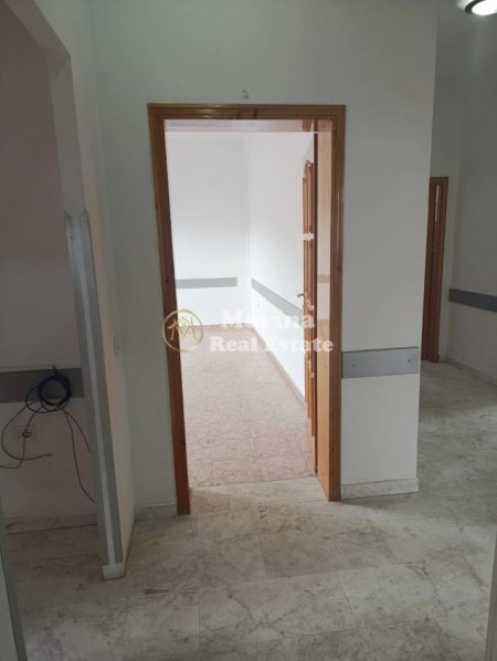 Tirane, jepet me qera ambjent biznesi Kati 1, 375 m² 2.700 € (Xhamlliku)