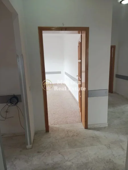 Tirane, jepet me qera ambjent biznesi Kati 1, 375 m² 2.700 € (Xhamlliku)