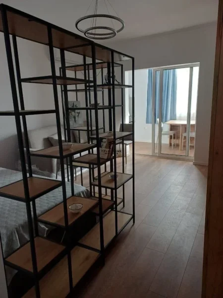 Tirane, jepet me qera garsonier Kati 5, 40 m² 500 € (MYSLYM SHYRI)