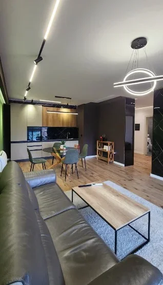 Tirane, jepet me qera apartament 2+1 , 105 m² 1.300 € 