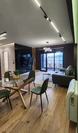 Tirane, jepet me qera apartament 2+1 , 105 m² 1.300 € 