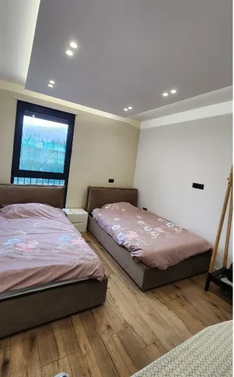 Tirane, jepet me qera apartament 2+1 , 105 m² 1.300 € 