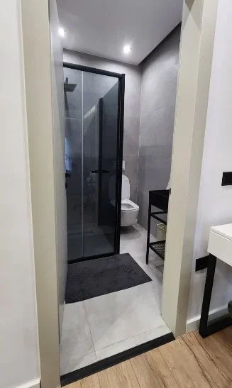 Tirane, jepet me qera apartament 2+1 , 105 m² 1.300 € 