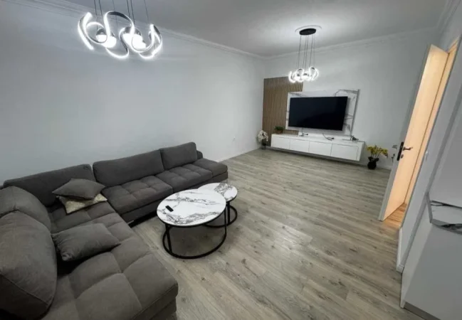 Tirane, jepet me qera Vile 2+1 Kati 3, 120 m² 650 € (Rruga Herman Gmeiner)