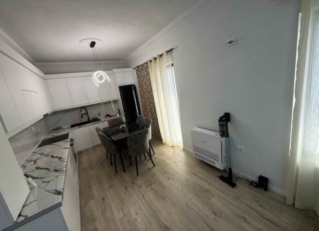 Tirane, jepet me qera Vile 2+1 Kati 3, 120 m² 650 € (Rruga Herman Gmeiner)