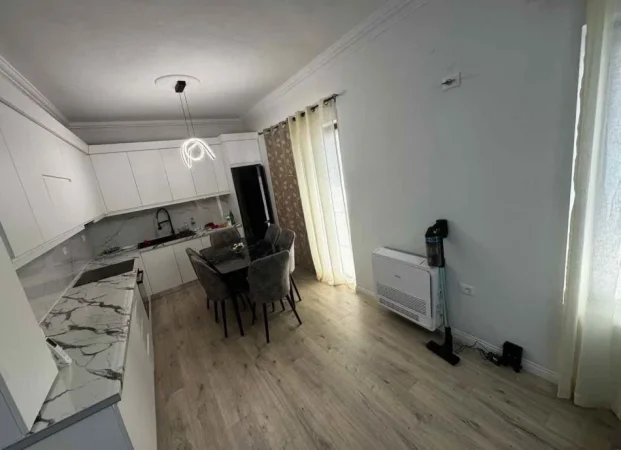 Tirane, jepet me qera Vile 2+1 Kati 3, 120 m² 650 € (Rruga Herman Gmeiner)