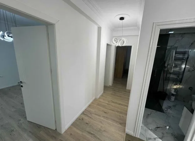 Tirane, jepet me qera Vile 2+1 Kati 3, 120 m² 650 € (Rruga Herman Gmeiner)