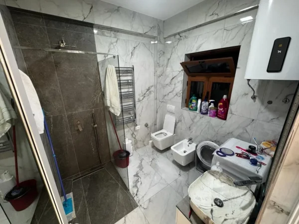 Tirane, jepet me qera Vile 2+1 Kati 3, 120 m² 650 € (Rruga Herman Gmeiner)