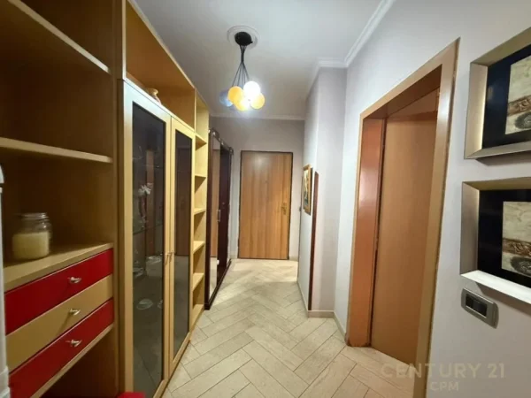 Tirane, shitet apartament 1+1 Kati 2, 78 m² 179.000 € (Pazari i Ri smart132831)