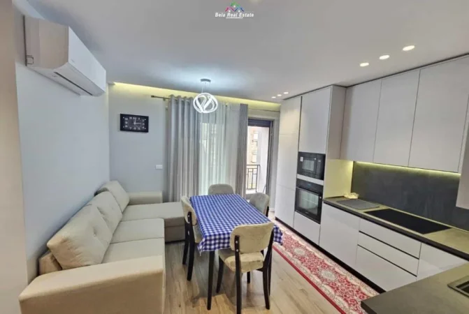 Tirane, jepet me qera apartament 2+1+Ballkon Kati 2, 80 m² 900 € (Tek Shkolla e Kuqe)