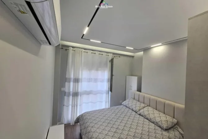 Tirane, jepet me qera apartament 2+1+Ballkon Kati 2, 80 m² 900 € (Tek Shkolla e Kuqe)