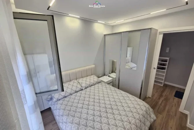 Tirane, jepet me qera apartament 2+1+Ballkon Kati 2, 80 m² 900 € (Tek Shkolla e Kuqe)